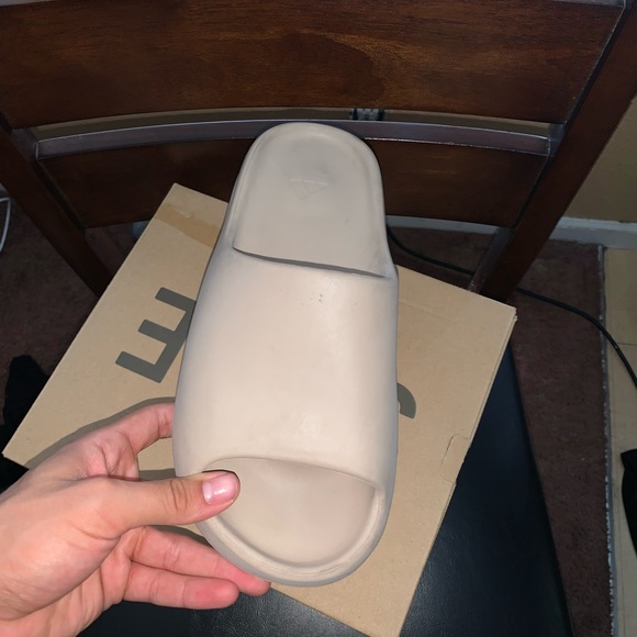 Yeezy Slides ‘Pure’ - Picture 2 of 7